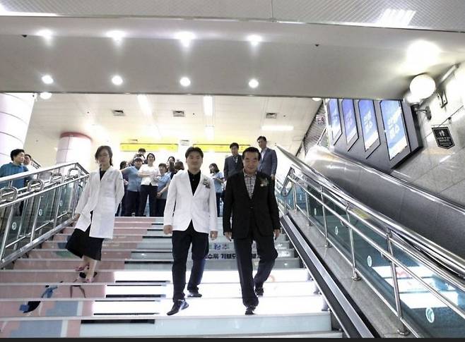대구도시철도 신매역에 설치된 멜로디 계단 [사진제공=대구도시철도]