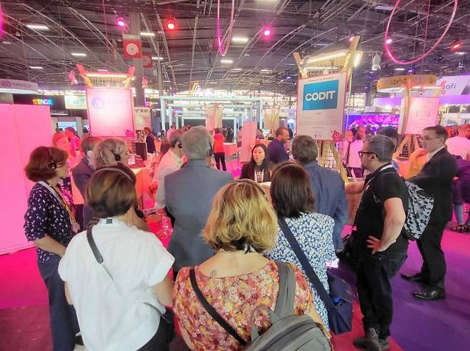 유럽 최대 스타트업 행사 'Viva Technology 2023' 참여하는 모습. [사진제공=코딧]