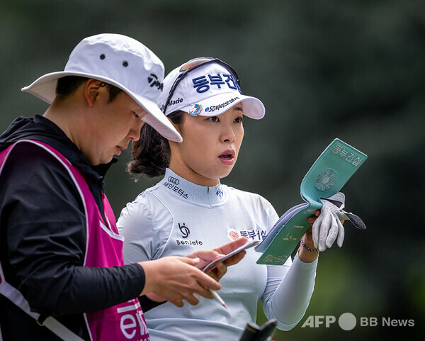 2023년 미국여자프로골프(LPGA) 투어 메이저 대회 아문디 에비앙 챔피언십에 출전한 김수지 프로가 1라운드에서 경기하는 모습이다. 사진제공=ⓒAFPBBNews = News1