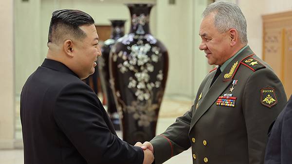 북한 김정은, 러시아 국방장관 접견 [사진 제공: 연합뉴스]