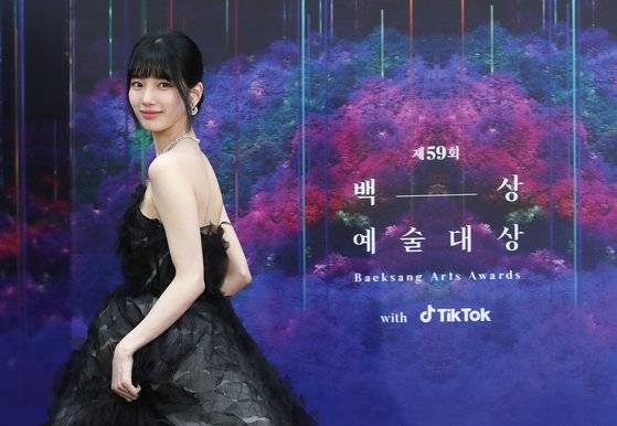 배우 수지. 사진은 지난 4월 백상예술대상에 참석한 모습. [뉴스1]