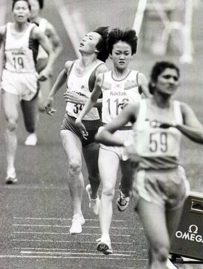 1986년 서울아시안게임 육상 3관왕 임춘애는 눈물을 흘리며 라면 먹고 운동했다는 소감으로도 유명하다. 가난한 운동 선수의 현실을 알려주는 대표적인 사례로 꼽힌다. 연합뉴스