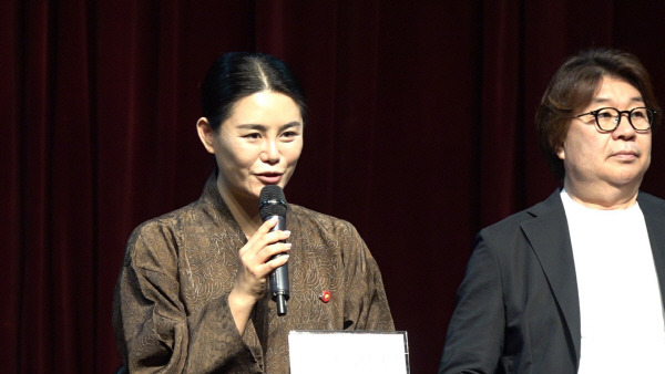 강혜명 예술총감독이 공연 관계자 및 제작발표회 참석자 모두에게 감사를 전하고 있다. 김선우 인턴