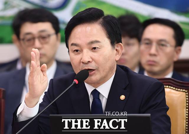 지난 26일 국회 국토교통위원회 전체회의에서 원희룡(사진) 국토교통부 장관과 야당 의원들이 '양평~서울 고속도로' 사업과 관련해 설전을 벌였다. /이새롬 기자