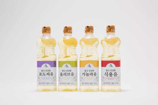 GettyImages-식용유 기름은 식재료의 향을 강하고 오래 유지시키는 기능과 고소하고 바삭바삭한 질감을 만드는 성질 때문에 부엌의 필수품으로 자리잡았다. 게티이미지