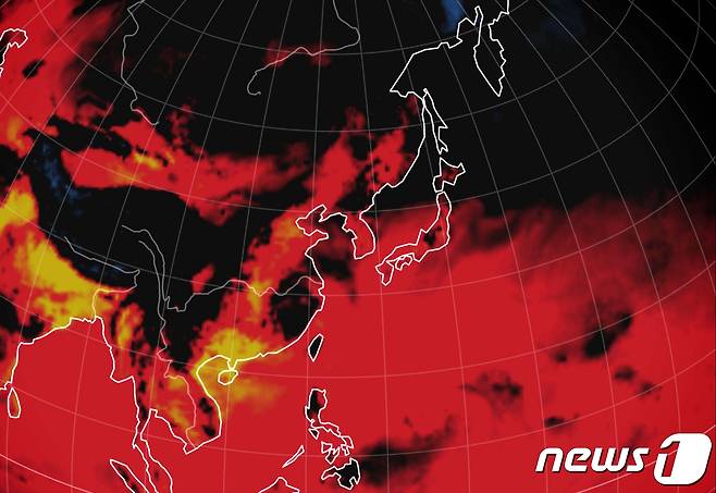 장마 직후 찾아온 찜통더위와 열대야가 다음 주에도 이어지겠다. 세계 기상 정보 비주얼 맵인 어스널스쿨로 확인한 지난 28일 오후 4시 한반도 주변 기온과 불쾌지수가 붉게 표시되고 있다. (어스널스쿨 캡처)2023.7.28/뉴스1