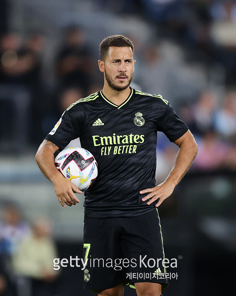 VIGO, SPAIN - AUGUST 20: Eden Hazard of Real Madrid CF reacts before shooting a penalty during the LaLiga Santander match between RC Celta de Vigo and Real Madrid CF at Estadio Balaidos on August 20, 2022 in Vigo, Spain. (Photo by Gonzalo Arroyo Moreno/Getty Images)