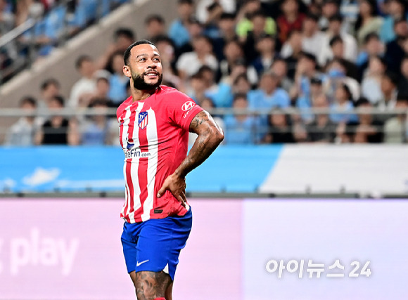 아틀레티코는 30일 서울월드컵경기장에서 열린 쿠팡플레이 시리즈 2차전에서 맨시티에 2-1로 이겼다.후반 아틀레티코 마드리드 데파이가 아쉬워하고 있다. [사진=곽영래 기자]