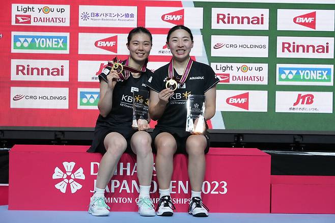 ▲ 2023 BWF 일본오픈 여자 복식에서 우승한 김소영(왼쪽)과 공희용 ⓒ연합뉴스/AFP