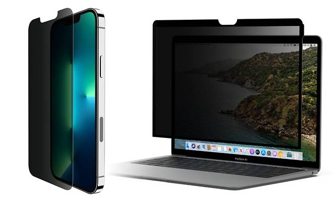 스마트폰이나 PC 모니터 화면이 정면에서만 보이는 보안 필름도 프라이버시 보호에 도움이 됩니다 / 출처=벨킨