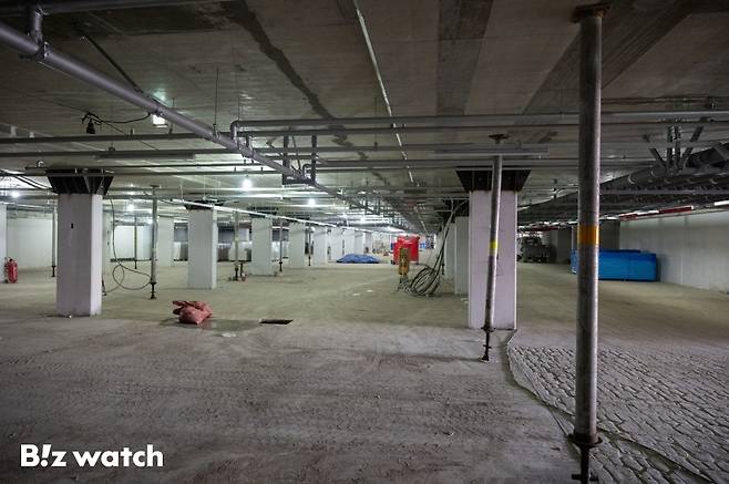 한국토지주택공사(LH)가 경기 양주시에 들어서는 양주회천A15블록 아파트단지에 보강철근이 설치돼야 하는 지하 주차장 기둥 154곳에서 모두 철근이 누락된 것으로 조사됐다고 발표했다. 사진은 1일 양주회천A15블록 공사단지의 주차장 모습./사진=이명근 기자 qwe123@