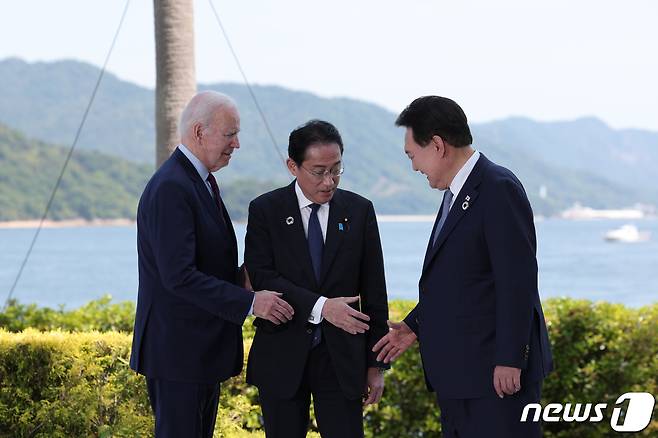 왼쪽부터 조 바이든 미국 대통령과 기시다 후미오 일본 총리, 윤석열 대통령. (대통령실 제공) 2023.5.21/뉴스1 ⓒ News1 오대일 기자