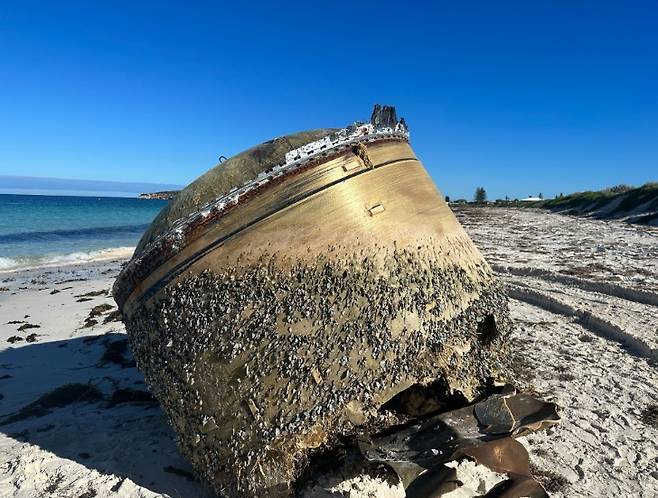 31일(현지시간) 호주 우주국은 소셜미디어 X를 통해 주리엔베이 인근 해변에서 발견된 원통형 물체의 정체는 인도 극위성발사체(PSLV)의 파편이라고 밝혔다. (X 'Australian Space Agency' 갈무리) 2023.7.31.