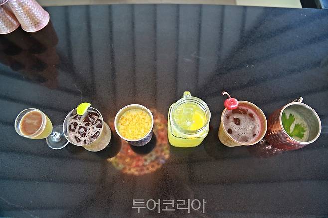 랜턴 바의 시그니처 칵테일 엘릭서, 아유르베다 테라피 기반의 치유 칵테일이다.&nbsp;(사진. 김관수)
