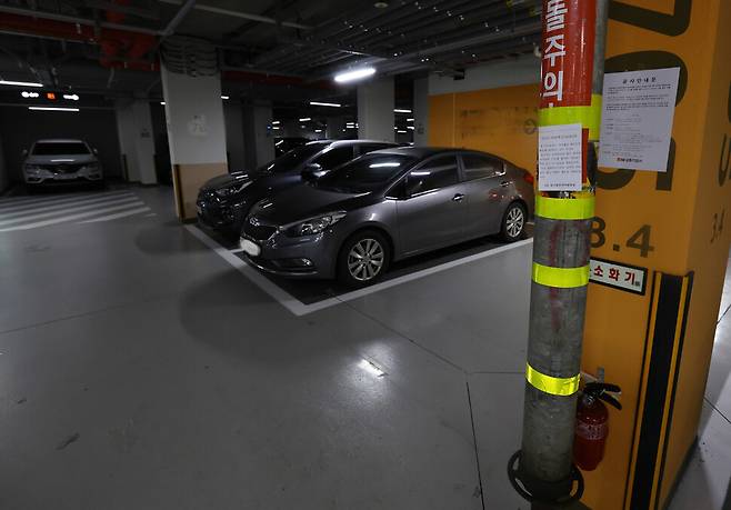 지난해 4월에 입주한 남양주 별내의 한 아파트 지하주차장. 윤운식 선임기자