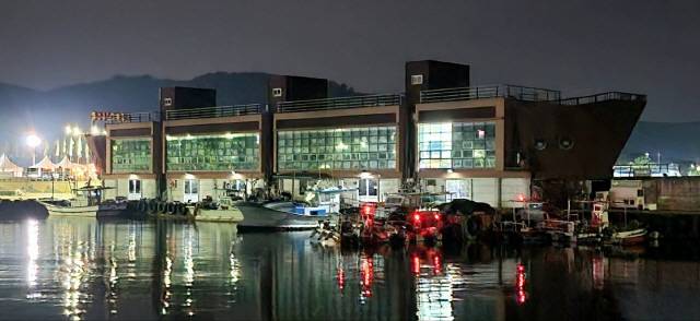 ▲ 대진항 다목적센터  야경.