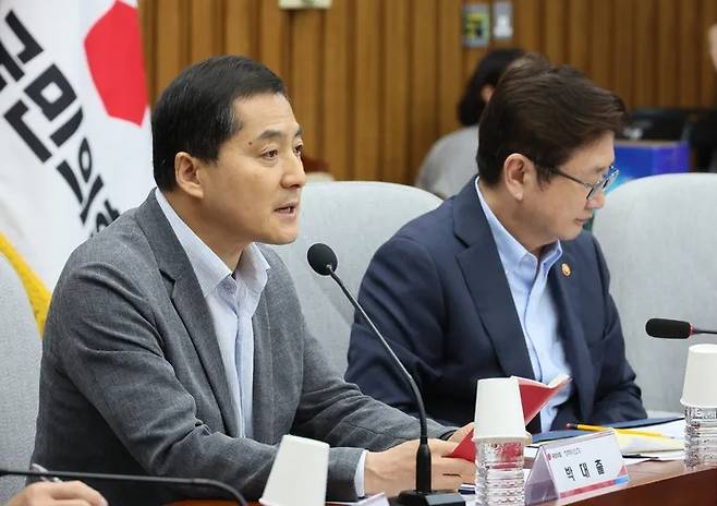 People Power Party’s chief of policy, Park Dae-chul speaks in a public-private meeting including the ruling PPP on measures to prevent the illegal distribution of K-content at the National Assembly on July 31. Yonhap News