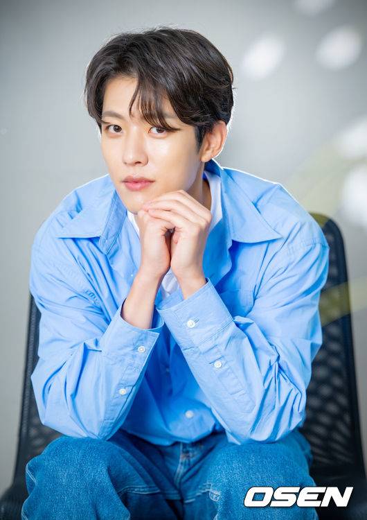 [OSEN=민경훈 기자] MBC 금토드라마 '넘버스 : 빌딩 숲의 감시자들'에서 심형우 역을 열연한 인피니트 이성열이 서울 마포구 OSEN 사옥에서 드라마 종영 기념 인터뷰를 가졌다.인피니트 이성열이 인터뷰에 앞서 포즈를 취하고 있다. 2023.07.31 /rumi@osen.co.kr