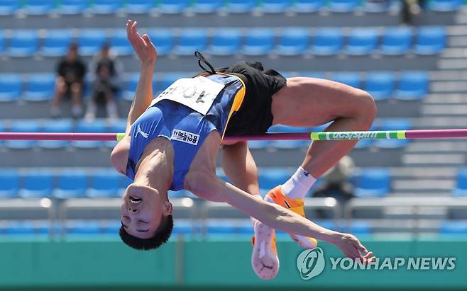 우상혁 '가뿐히' [연합뉴스 자료사진]