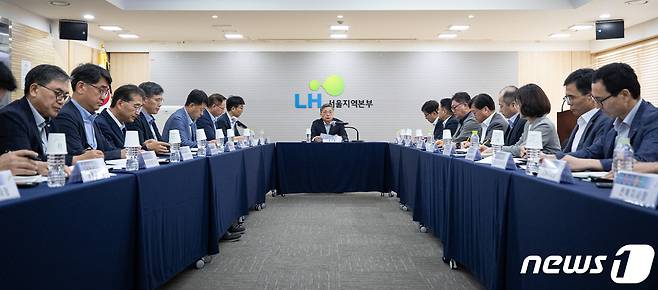 이한준 한국토지주택공사(LH) 사장이 2일 서울 강남구 LH 서울지역본부에서 열린 건설카르텔과 부실시공 근절을 위한 LH 책임관계자 긴급대책회의에서 모두 발언을 하고 있다. 2023.8.2/뉴스1 ⓒ News1 유승관 기자