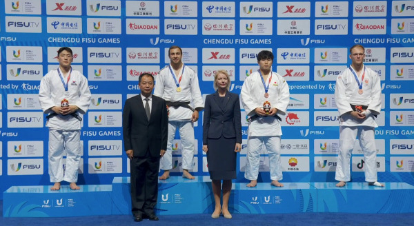 31일 열린 청두 하계세계대학경기대회 90kg 이하급 경기에서 은메달을 목에 건 한주엽(가장 왼쪽). 한국마사회 제공