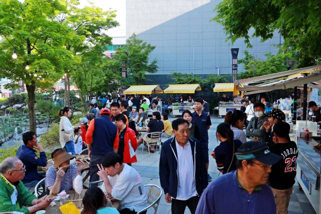 ▲ 황부자며느리 주말야시장 모습.