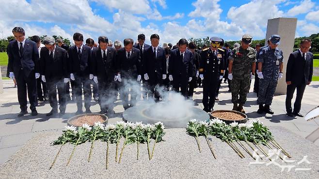 제주4·3평화공원 합동 참배 모습. 고상현 기자