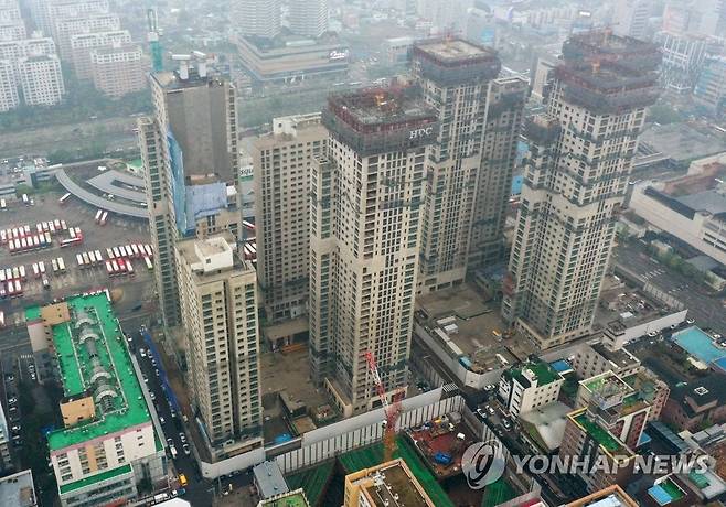 해체 돌입하는 화정아이파크 [연합뉴스 자료사진]