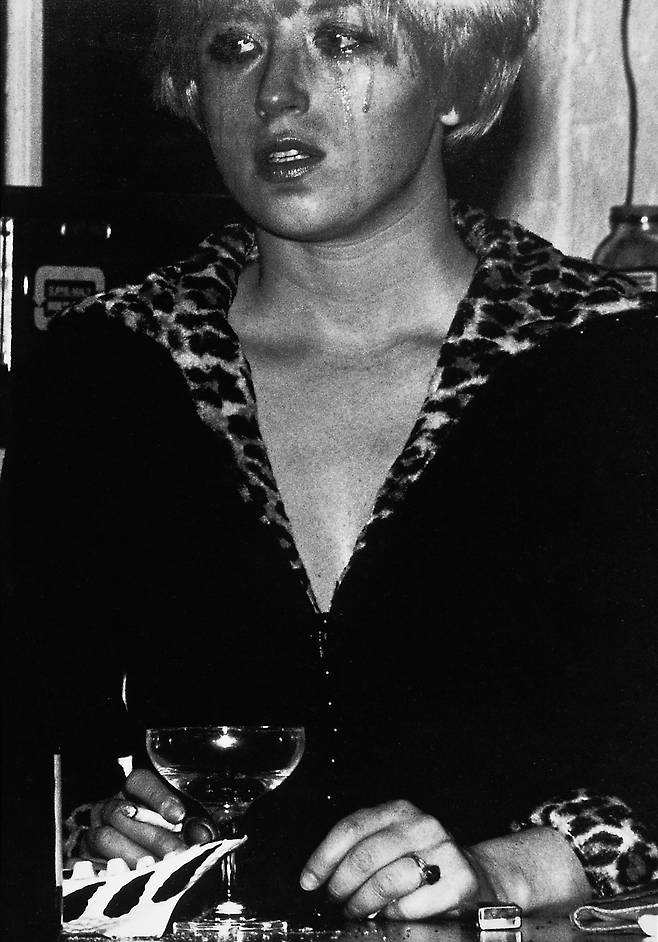 울고 있는 소녀(UNTITLED FILM STILL #27, 1979) 루이 비통 재단 미술관 컬렉션  Courtesy of Fondation Louis Vuitton, Paris © 2023 Cindy Sherman Courtesy of the artist and Metro Pictures, New York