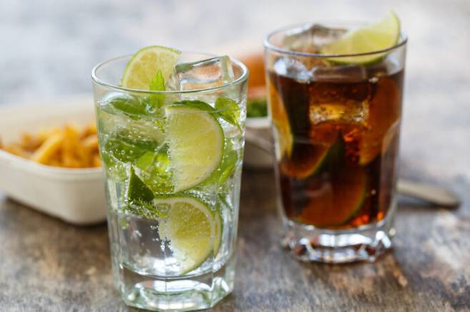 탄산음료를 자주 마시면 비만, 당뇨병, 심장질환, 골다공증, 신장결석 등에 걸릴 위험이 증가하여 건강에 악영향을 미친다. [사진=클립아트코리아]