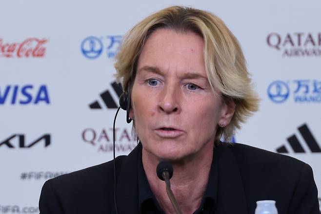 질문에 답하는 포스-테클렌부르크 독일 감독<저작권자(c) 연합뉴스, 무단 전재-재배포 금지>