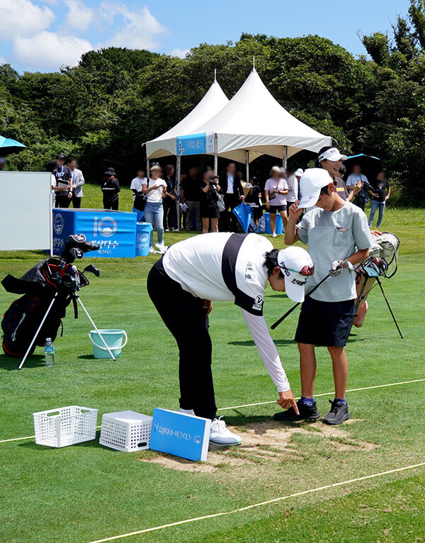 2023년 한국여자프로골프(KLPGA) 투어 제10회 제주삼다수 마스터스 대회 사전 행사에 참가한 박지영 프로. 사진제공=대회조직위원회