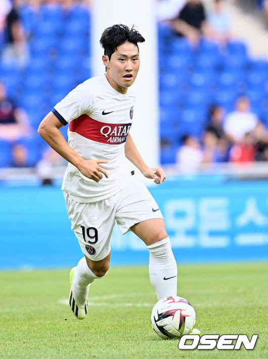 [OSEN=부산, 이석우 기자]파리 생제르맹 FC 이강인이 공격하고 있다. 2023.08.03 / foto0307@osen.co.kr