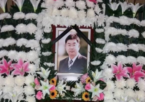 2017년 고(故) 송경진 부안 상서중 교사의 아내 부인 강하정 씨가 다음 ‘아고라’에 청원하며 올린 사진.