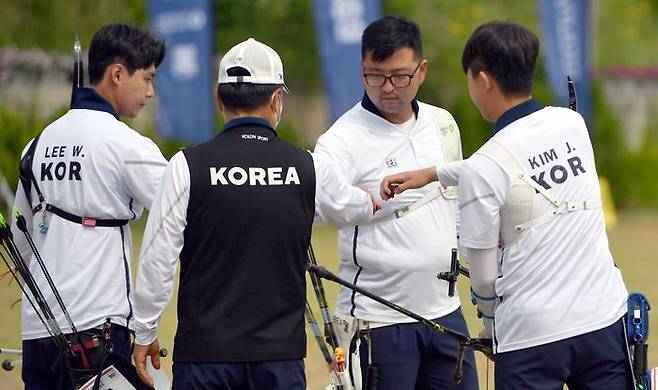 단체전 금메달을 획득한 남자대표팀. ⓒ 뉴시스