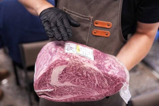 숙성한 아래등심. 사진 김성현