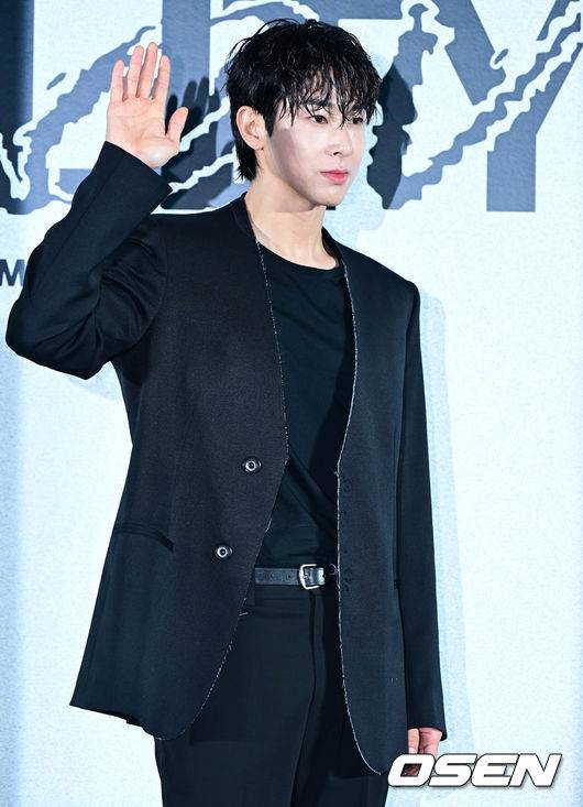 [OSEN=지형준 기자]유노윤호가 포토타임을 하고 있다. 2023.08.07 /jpnews@osen.co.kr