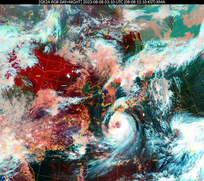 8일 낮 12시10분 기준 한반도 인근 위성사진. 제6호 태풍 카눈의 태풍의 눈이 선명하게 드러나 있다. 기상청 제공
