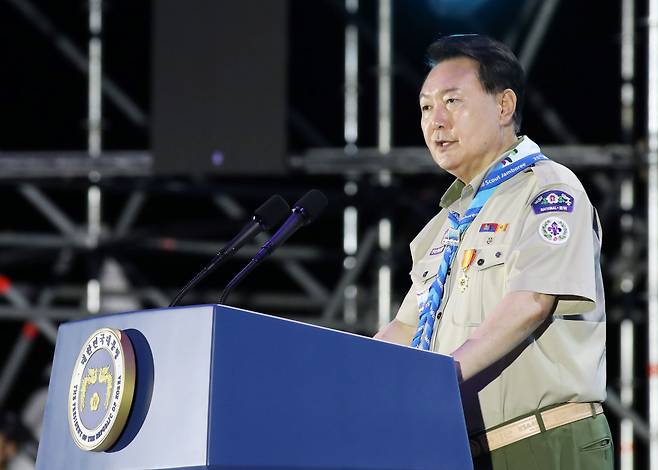 윤석열 대통령이 지난 2일 오후 전북 부안 새만금 부지에서 열린 '2023 새만금 제25회 세계스카우트잼버리' 개영식에서 환영사를 하고 있다. ⓒ연합뉴스