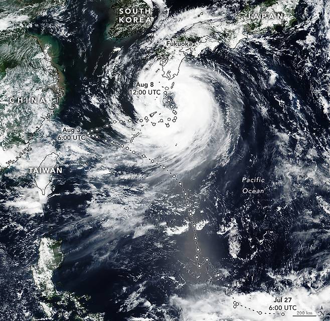 8일 오후 9시 기준 제6호 태풍 카눈 위성 사진. 사진=미 항공우주국(NASA) 지구 관측소