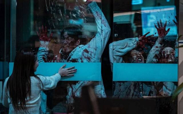 바이러스 특성상 좀비가 현실 세계에서 실현될 가능성은 낮다./사진=넷플릭스