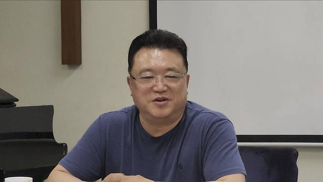 미국 LA 나눔선교회의 한영호 목사 (로스앤젤레스=연합뉴스) 양정우 기자 = 미국 로스앤젤레스(LA) 한인타운 내 나눔선교회를 이끌고 있는 한영호 목사가 지난달 23일(현지시간) 연합뉴스 이슈팀과 만난 자리에서 한인 청소년들의 마약 문제에 관해 이야기를 하고 있다. 2023. 8.10.
    eddie@yna.co.kr (끝)
