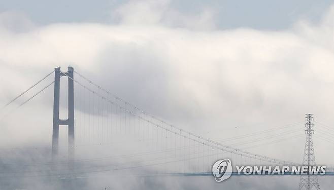 울산대교 주변에 낀 바다 안개 [연합뉴스 자료사진]