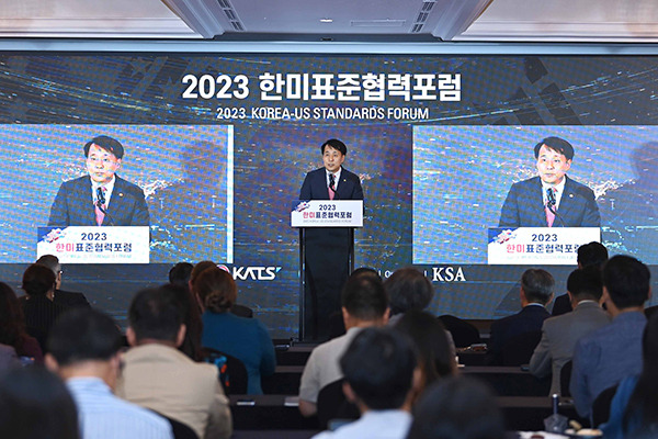 Korean Vice Minister of Trade, Industry, and Energy Jang Young-jin delivers a greeting speech at the 2023 Korea-U.S. Standards Forum held in Seoul on Aug. 10.  [Courtesy of Ministry of Trade, Industry, and Energy]