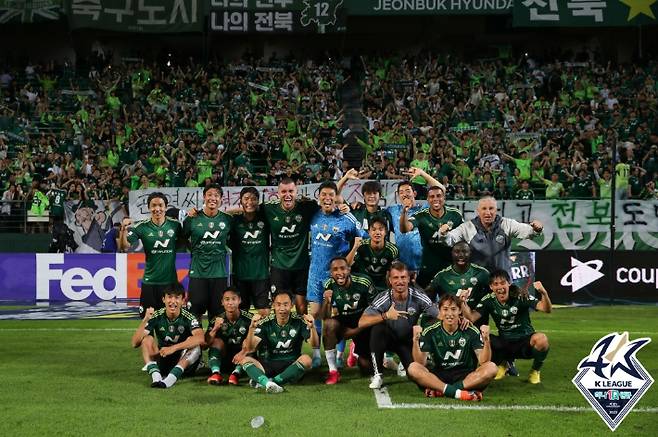 직전 인천 유나이티드와 홈 경기에서 승리한 전북 현대. 한국프로축구연맹