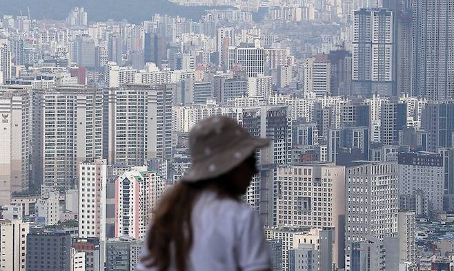 서울 중구 남산에서 보이는 도심 아파트 모습. 뉴스1