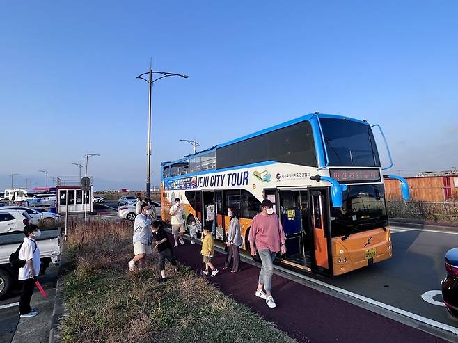 제주시티투어버스. 사진제공|제주도관광협회