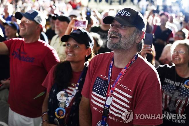 도널드 트럼프 전 대통령 선거 행사에 참석한 지지자들 [AP 연합뉴스 자료사진]