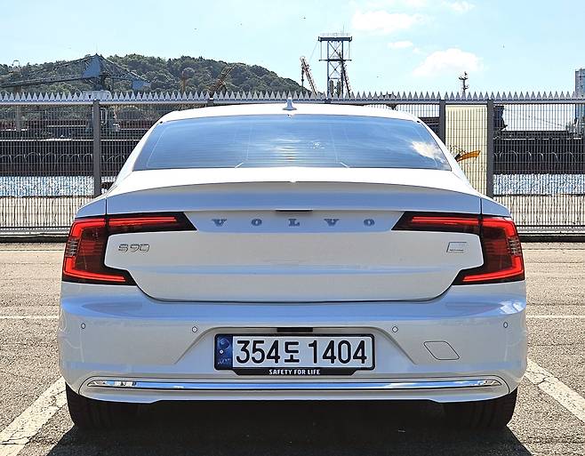 볼보 S90 PHEV. /고성민 기자