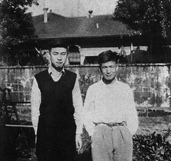 인하이광(오른쪽)과 수제자 린위성(林毓生). 하이에크의 명저 『노예의 길』을 함께 번역했다. [사진 김명호]